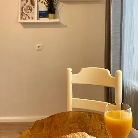 Appartement Studio Apartment *